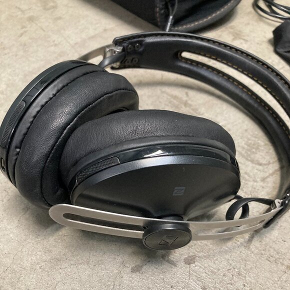 Sennheiser HD1 Wireless Headphones - Picture 2 of 4